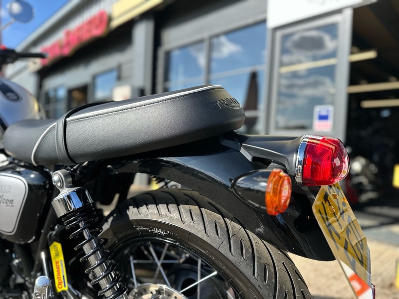 Triumph 2025 Triumph Bonneville T100 Icon Edition Just 7 Miles