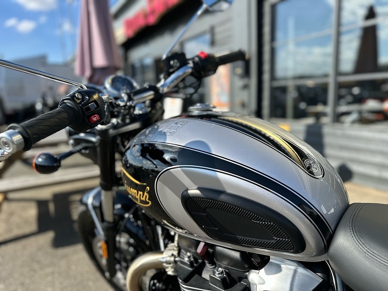 Triumph 2025 Triumph Bonneville T100 Icon Edition Just 7 Miles