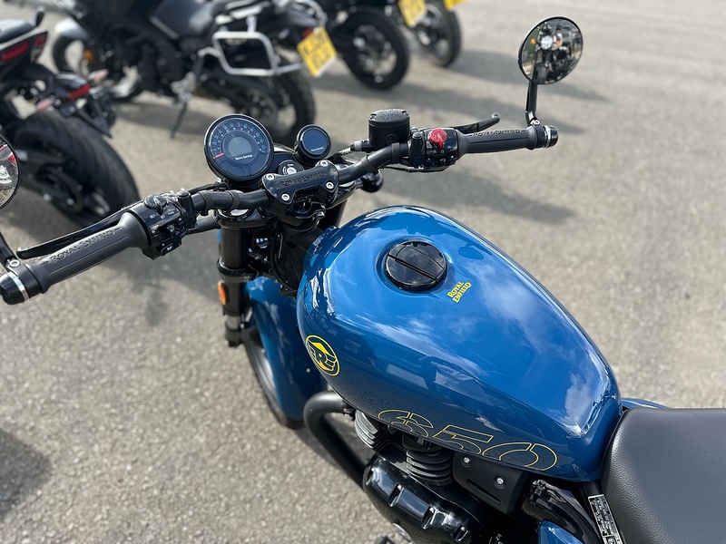 Royal Enfield 2024 Royal Enfield Shotgun 650 Just 1020 Miles