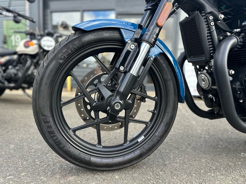 Royal Enfield 2024 Royal Enfield Shotgun 650 Just 1020 Miles