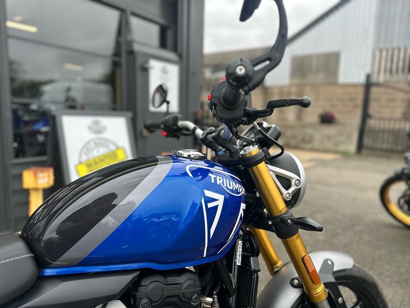 Triumph E5 0.4 Roadster/Retro Manual Petrol