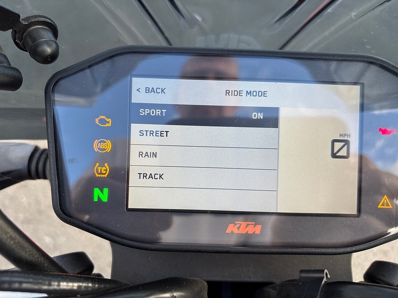 790 Naked Petrol Manual Euro 4 (105 ps)