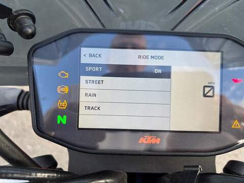 790 Naked Petrol Manual Euro 4 (105 ps)