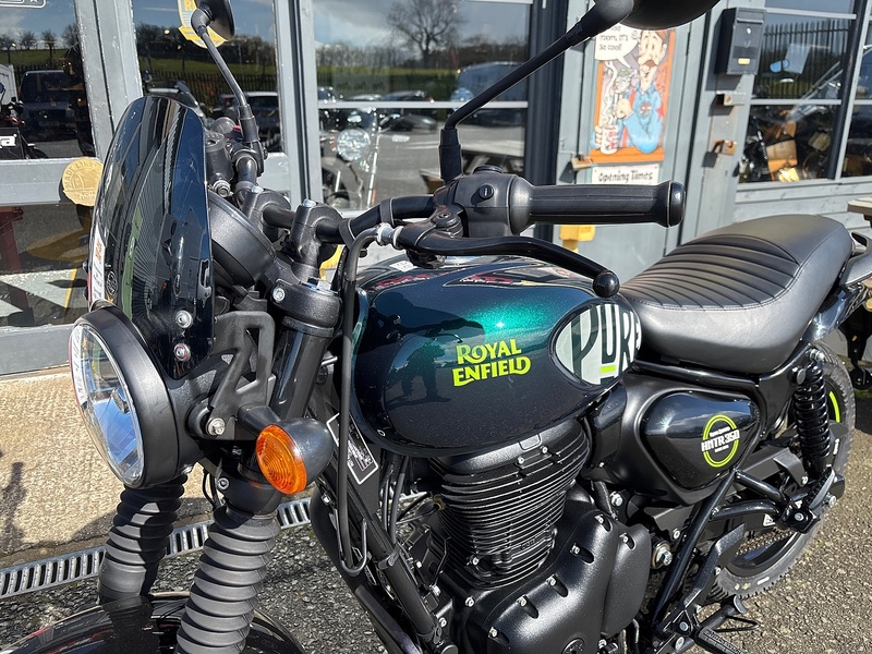 Royal Enfield Dapper Green Naked 0.35 Manual Petrol