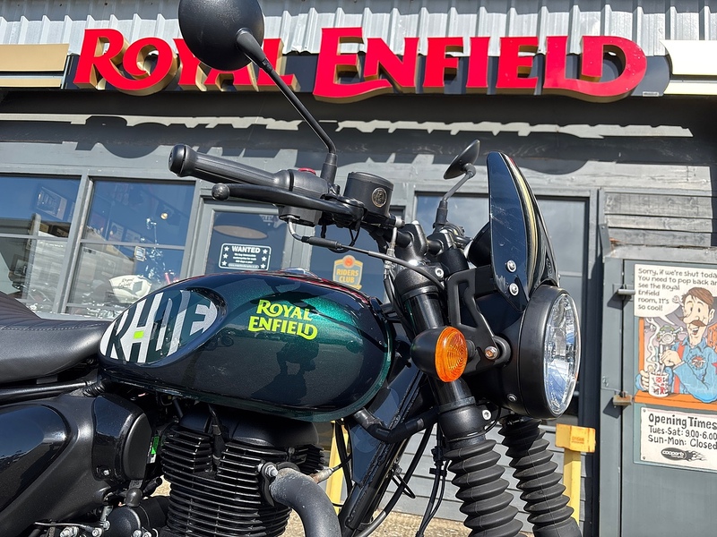 Royal Enfield Dapper Green Naked 0.35 Manual Petrol