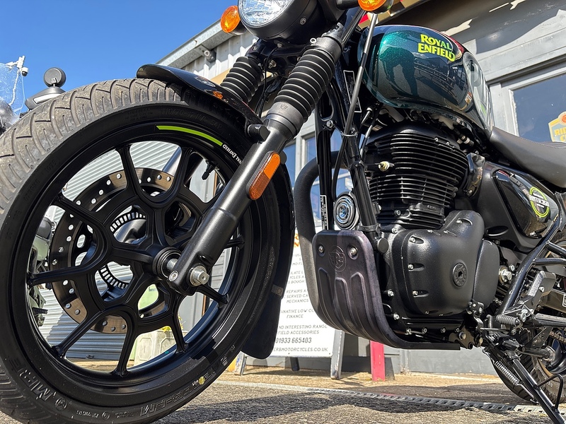 Royal Enfield Dapper Green Naked 0.35 Manual Petrol