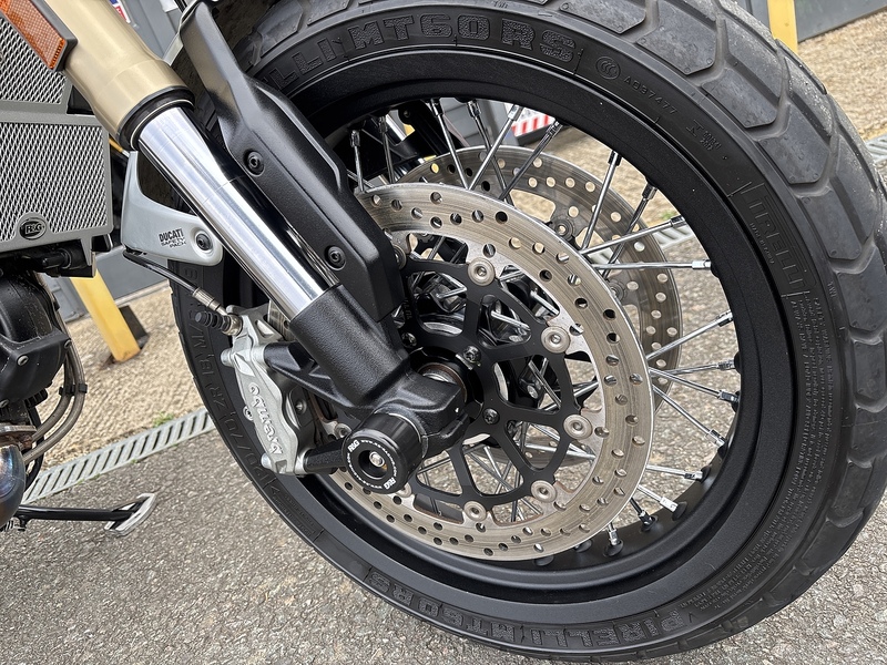 Ducati 1100 Special Roadster/Retro Petrol Manual Euro 4 (87 ps)