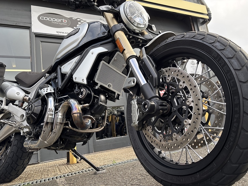 Ducati 1100 Special Roadster/Retro Petrol Manual Euro 4 (87 ps)