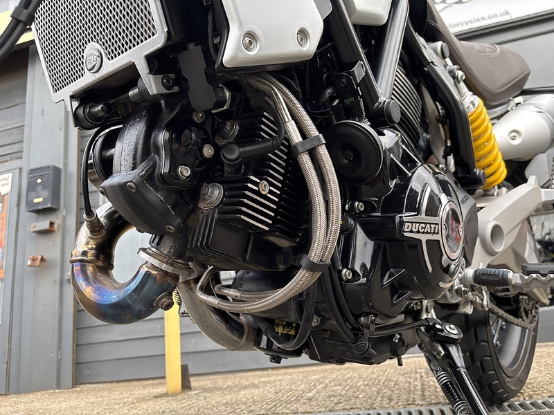 Ducati 1100 Special Roadster/Retro Petrol Manual Euro 4 (87 ps)