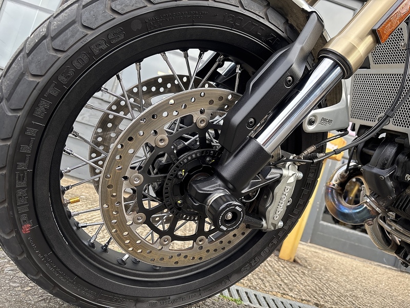 Ducati 1100 Special Roadster/Retro Petrol Manual Euro 4 (87 ps)