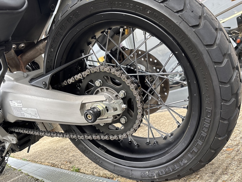 Ducati 1100 Special Roadster/Retro Petrol Manual Euro 4 (87 ps)