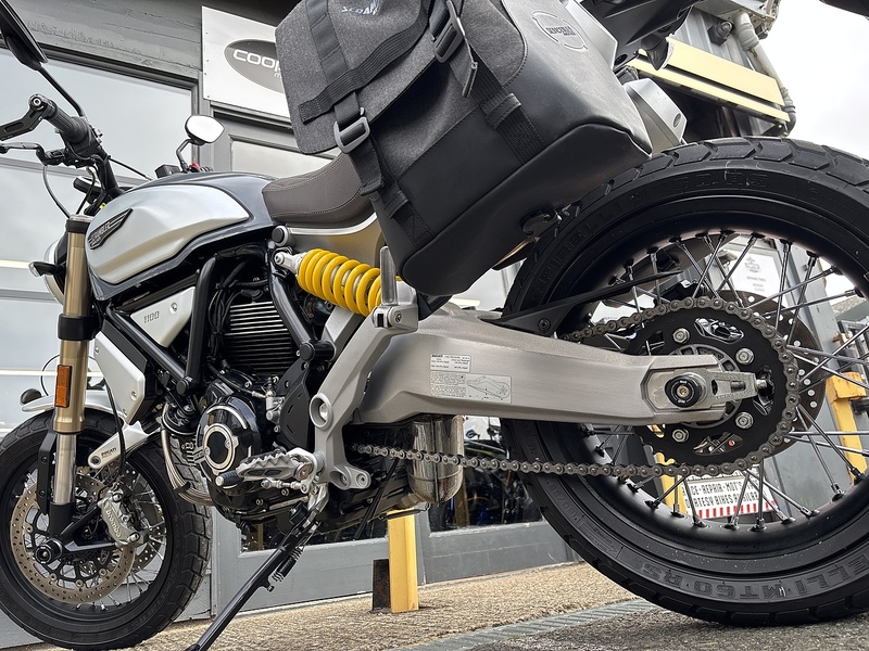 Ducati 1100 Special Roadster/Retro Petrol Manual Euro 4 (87 ps)