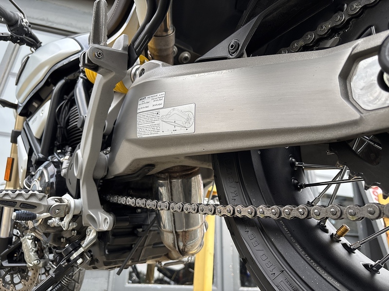 Ducati 1100 Special Roadster/Retro Petrol Manual Euro 4 (87 ps)