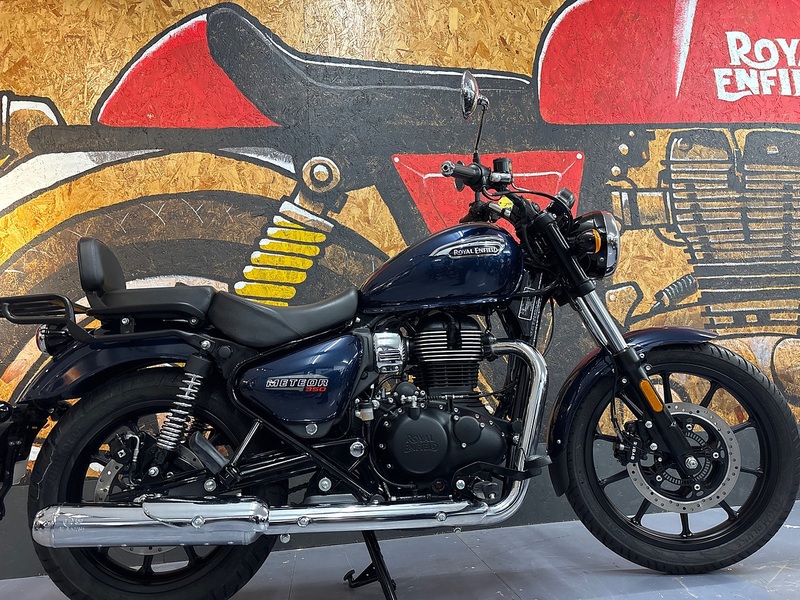 350 Roadster/Retro Petrol Manual Euro 5 (20 ps)