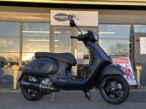 Piaggio Vespa GTS 300 Super Notte SCOOTER 0.31 AUTOMATIC Petrol