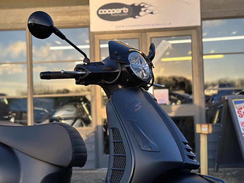 Piaggio Piaggio Vespa GTS 300 Super Notte SCOOTER 0.31 AUTOMATIC Petrol