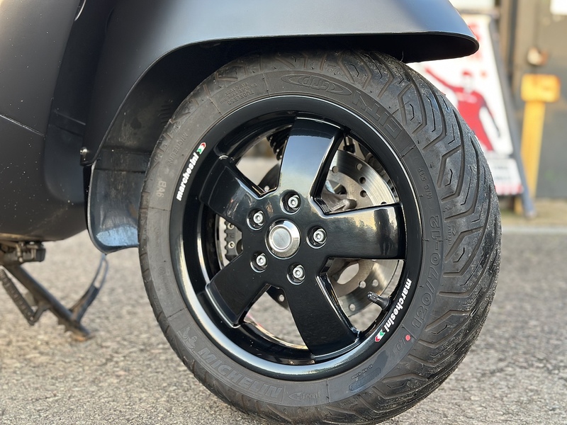 Piaggio Piaggio Vespa GTS 300 Super Notte SCOOTER 0.31 AUTOMATIC Petrol