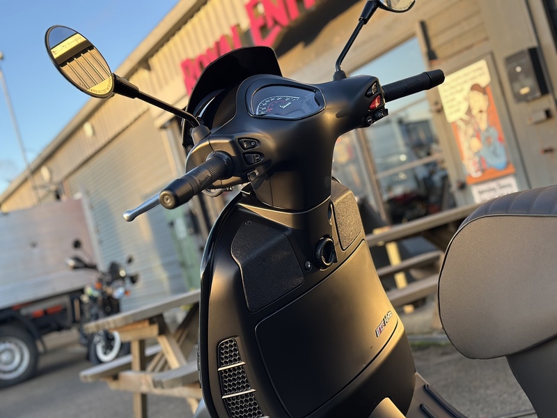 Piaggio Piaggio Vespa GTS 300 Super Notte SCOOTER 0.31 AUTOMATIC Petrol