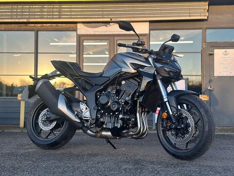 1000 Naked Petrol Manual Euro 5 (151 ps)