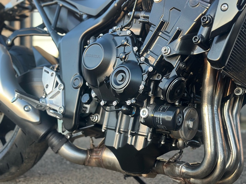 Honda 1000 Naked Petrol Manual Euro 5 (151 ps)