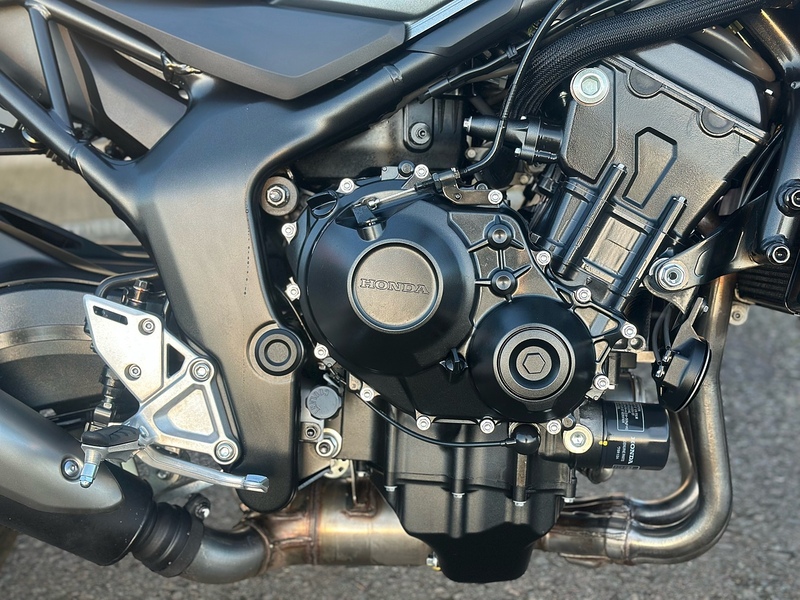 Honda 1000 Naked Petrol Manual Euro 5 (151 ps)