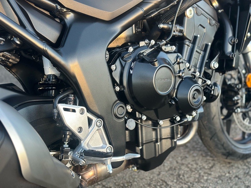 Honda 1000 Naked Petrol Manual Euro 5 (151 ps)