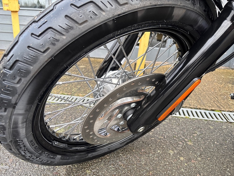 Harley-Davidson 1745 FXBB Street Bob Custom Cruiser Petrol Manual Euro 4 (87 ps)