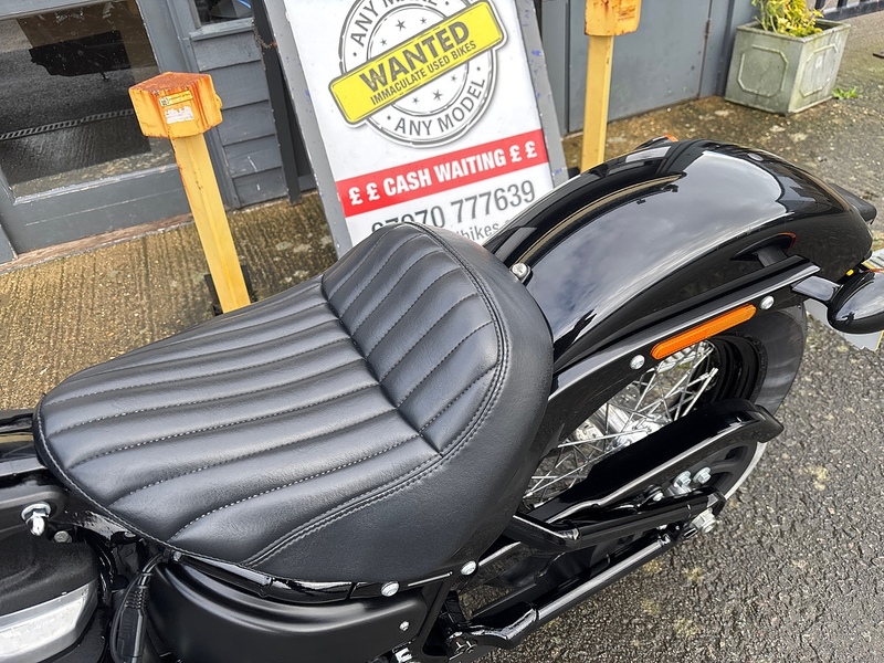 Harley-Davidson 1745 FXBB Street Bob Custom Cruiser Petrol Manual Euro 4 (87 ps)