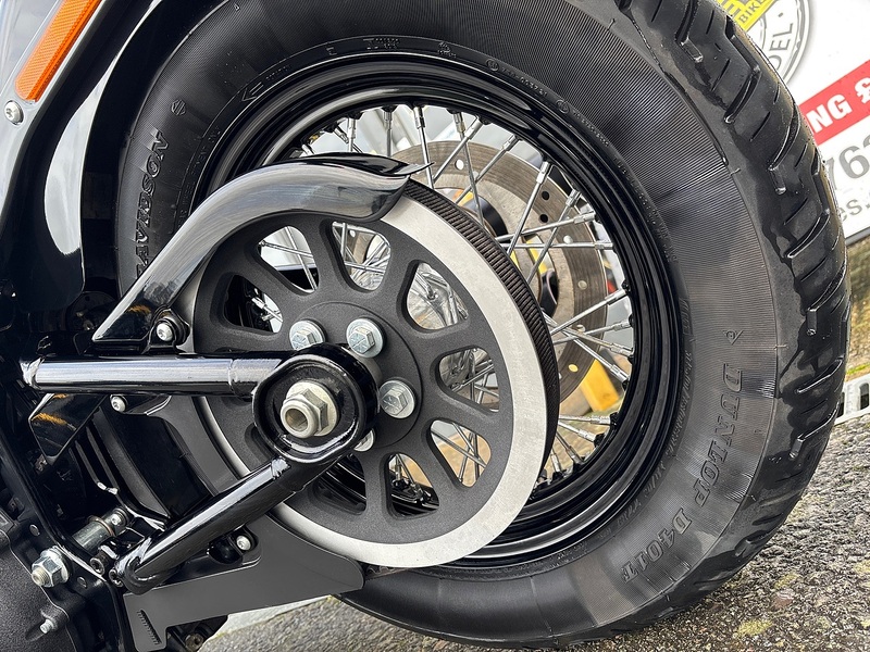 Harley-Davidson 1745 FXBB Street Bob Custom Cruiser Petrol Manual Euro 4 (87 ps)