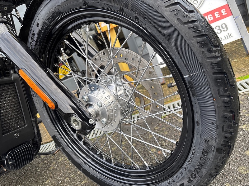 Harley-Davidson 1745 FXBB Street Bob Custom Cruiser Petrol Manual Euro 4 (87 ps)