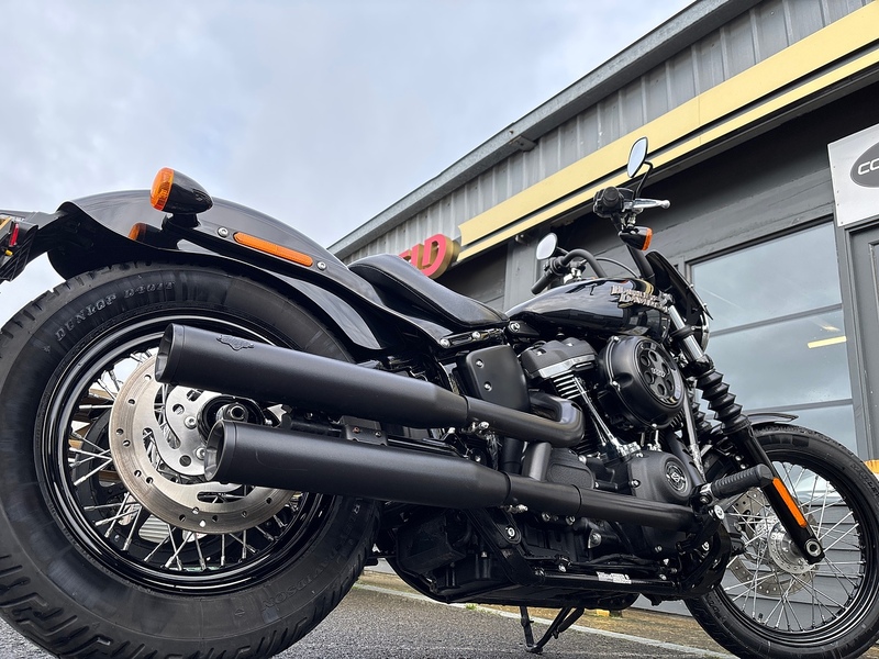 Harley-Davidson 1745 FXBB Street Bob Custom Cruiser Petrol Manual Euro 4 (87 ps)