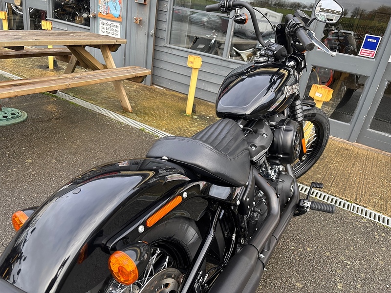 Harley-Davidson 1745 FXBB Street Bob Custom Cruiser Petrol Manual Euro 4 (87 ps)