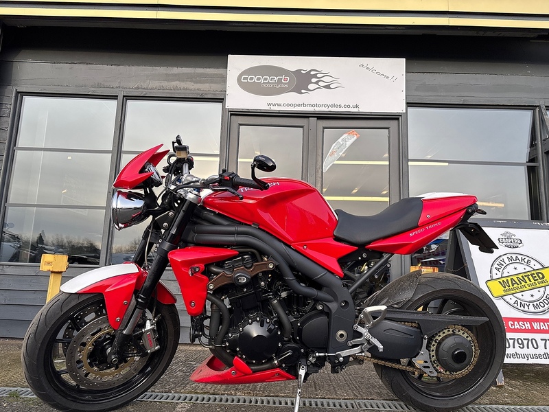 Triumph 1050 Naked Petrol Manual (129 ps)