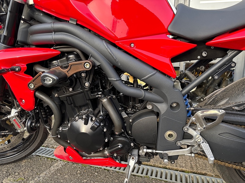 Triumph 1050 Naked Petrol Manual (129 ps)