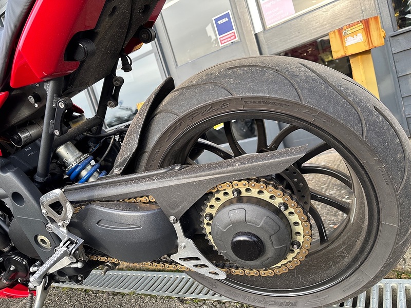 Triumph 1050 Naked Petrol Manual (129 ps)