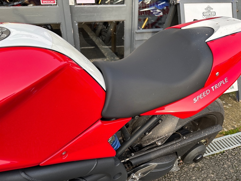 Triumph 1050 Naked Petrol Manual (129 ps)