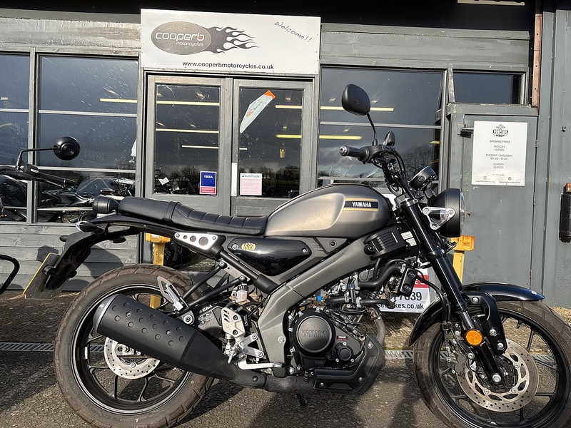 Yamaha E5 0.125 Roadster/Retro Manual Petrol