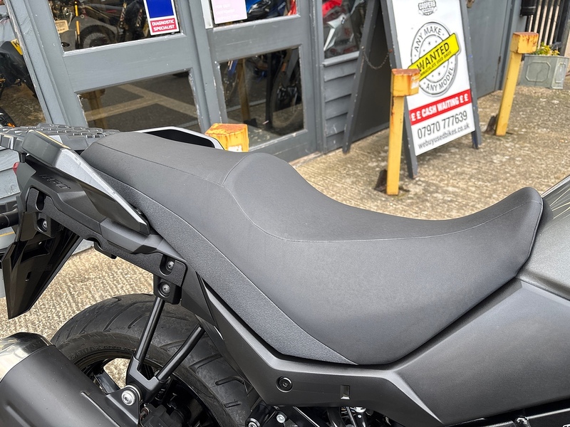 Suzuki 650 Adventure Petrol Manual Euro 5 (71 ps)