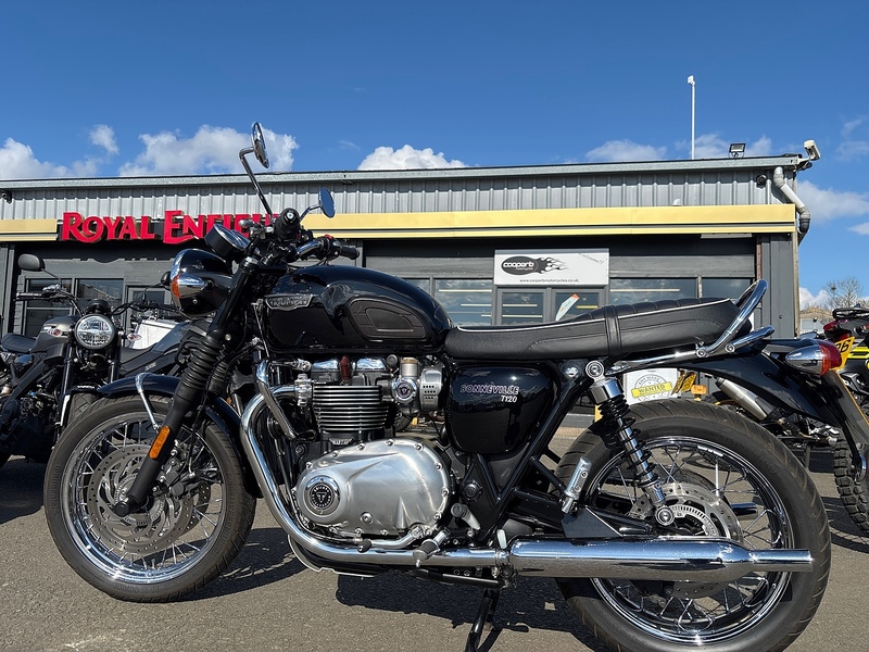 TRIUMPH BONNEVILLE RETRO 1.2 MANUAL PETROL