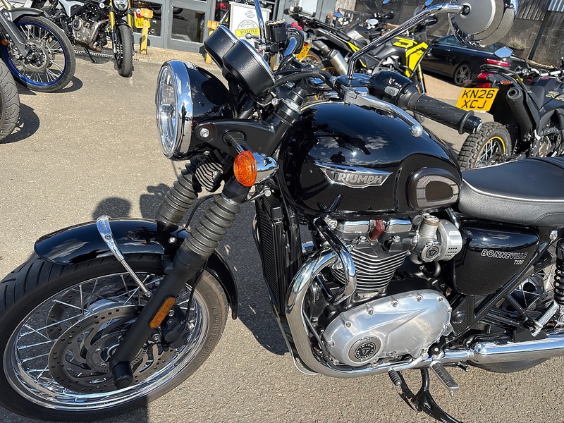 TRIUMPH BONNEVILLE RETRO 1.2 MANUAL PETROL