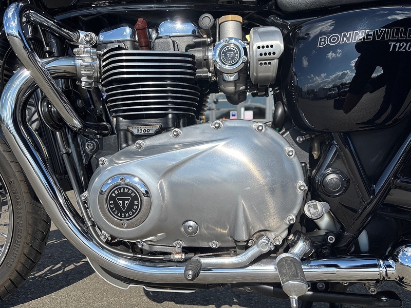 TRIUMPH BONNEVILLE RETRO 1.2 MANUAL PETROL