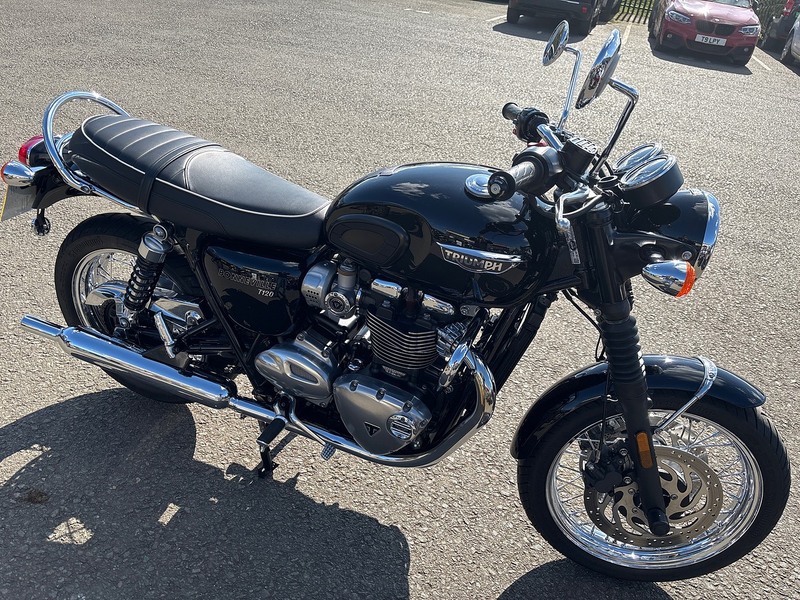 TRIUMPH BONNEVILLE RETRO 1.2 MANUAL PETROL
