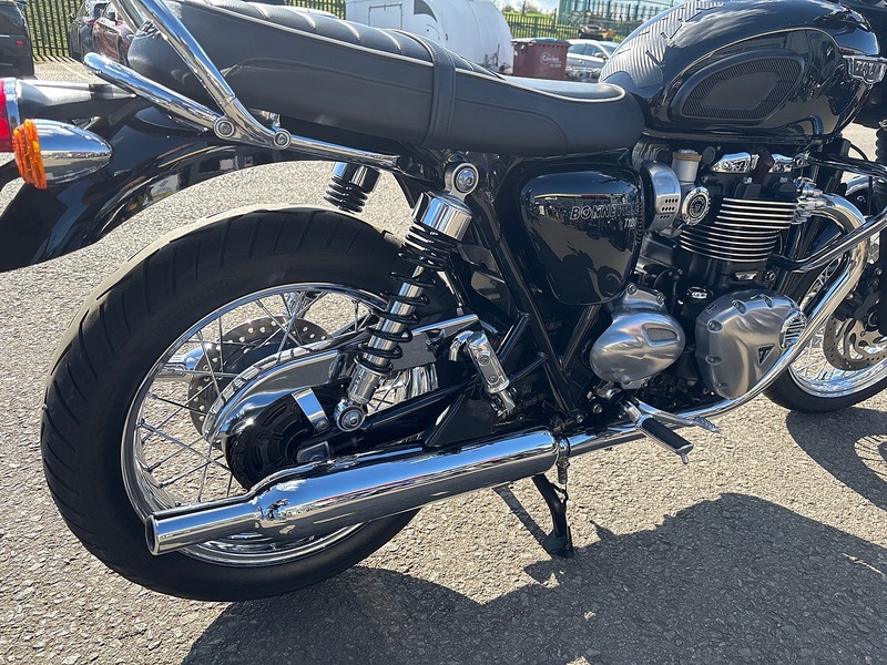 TRIUMPH BONNEVILLE RETRO 1.2 MANUAL PETROL