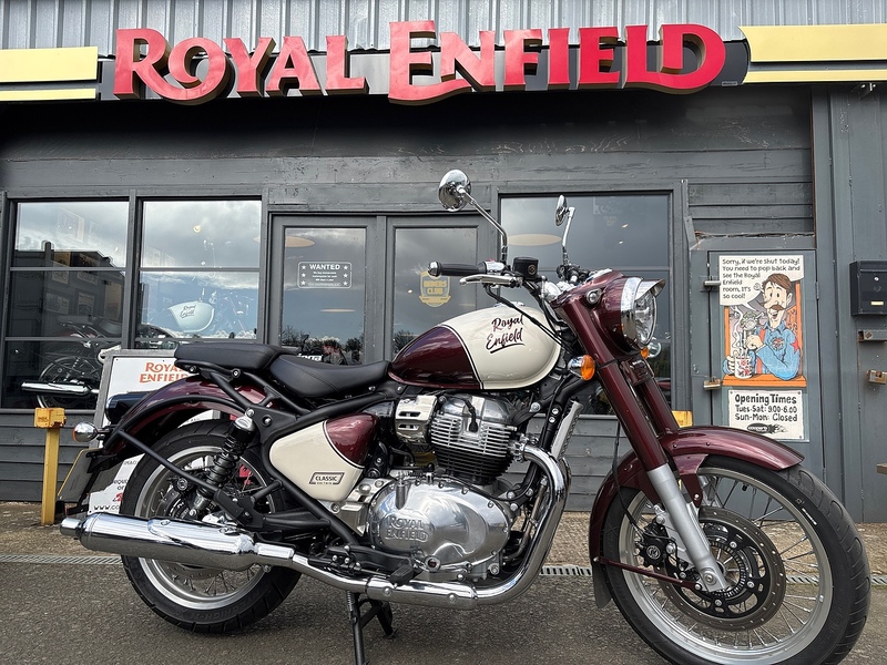 650 Roadster/Retro Petrol Constant mesh Euro 5 (47 ps)
