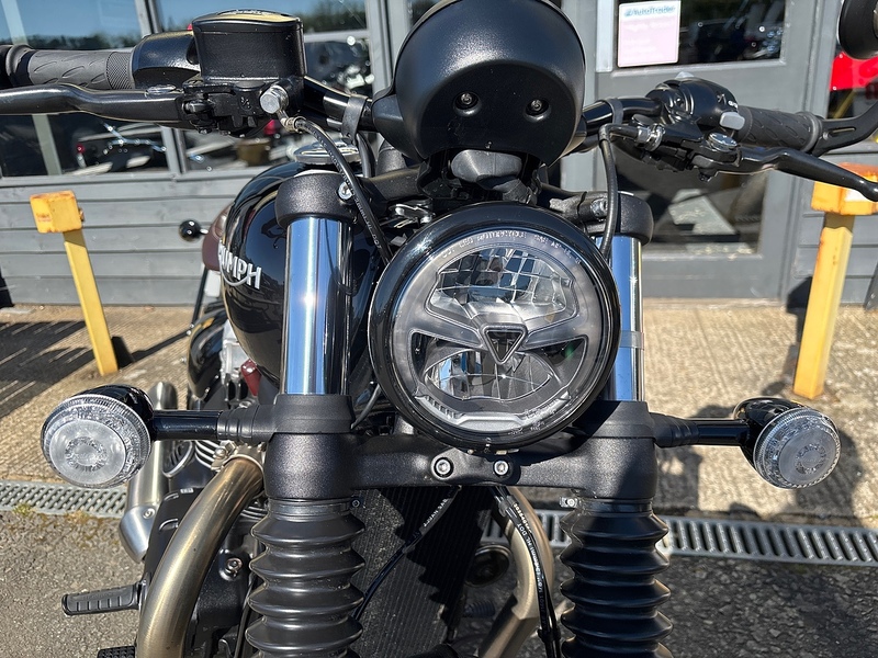 Triumph Triumph Bobber 1200 Custom Cruiser 1.2 Manual Petrol