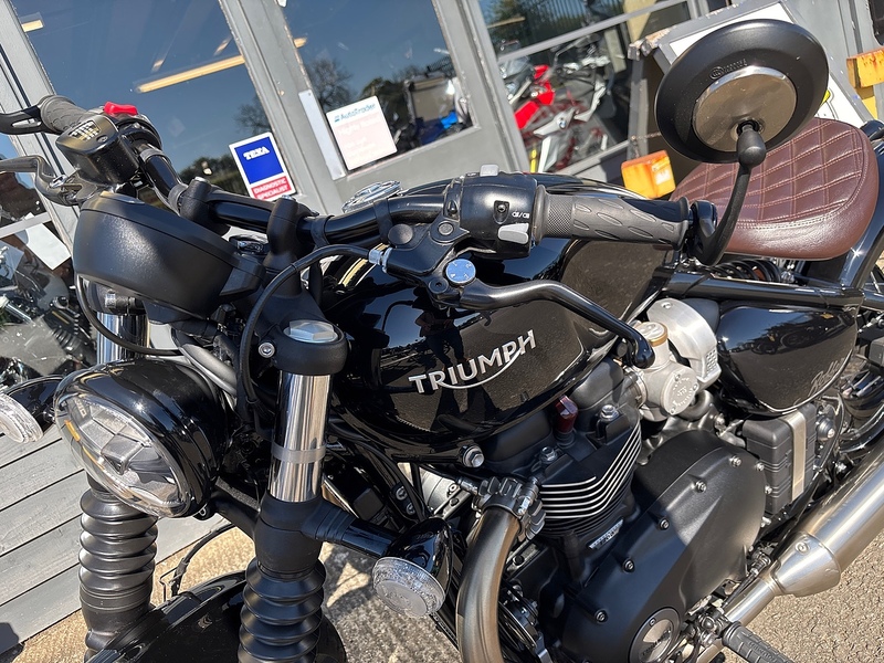 Triumph Triumph Bobber 1200 Custom Cruiser 1.2 Manual Petrol