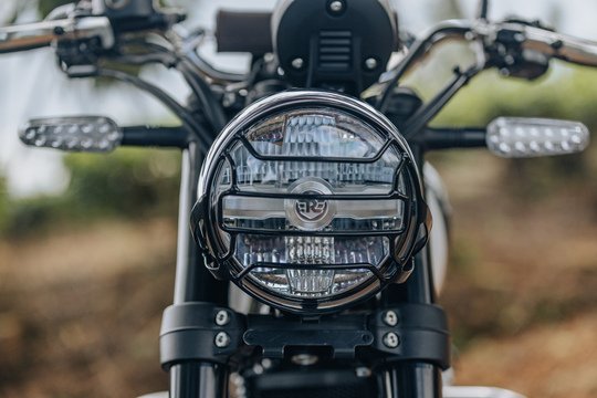 ADVENTURE HEADLIGHT GRILLE BEAR 650