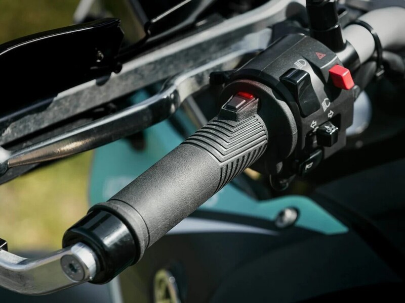 ULTIMATE ADD ONS PREMIUM PLUS HEATED GRIPS 130MM Image 1