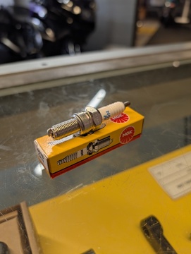 SPARK PLUG CR7E FOR A ROYAL ENFIELD 411 HIMALAYAN AND SCRAM