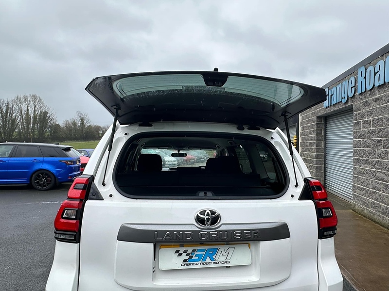 Toyota 2.8D Active SUV 5dr Diesel Auto 4WD Euro 6 (s/s) (7 Seat) (204 ps)